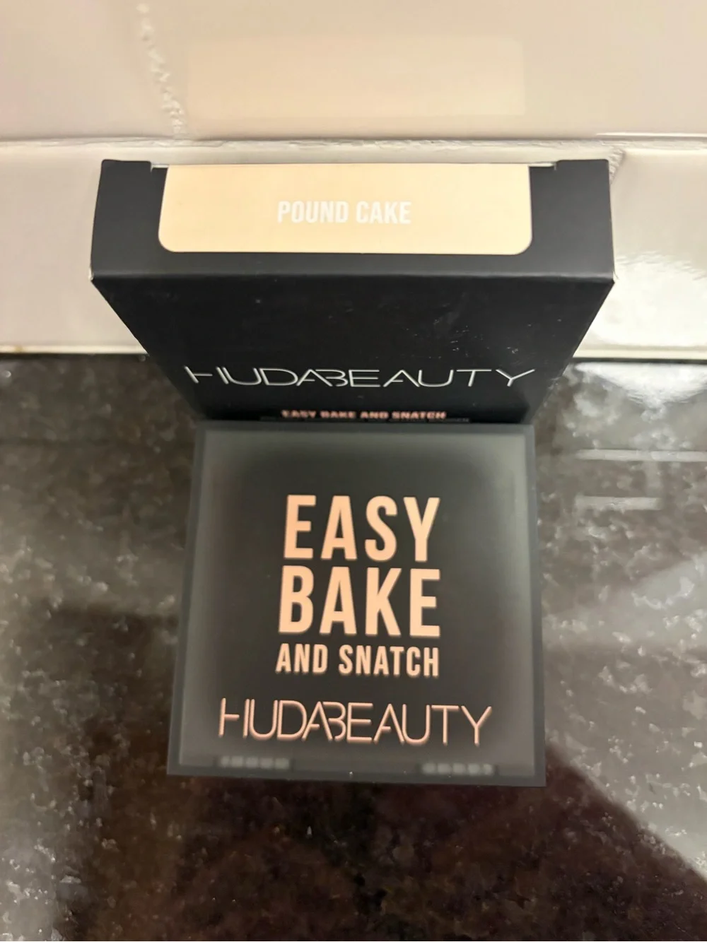 Huda Beauty - Easy Bake Loose Baking & Setting Powder (Shade: Poundcake) - New